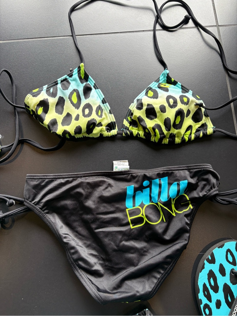 Y2K Billabong Neon Aqua & Lime Leopard Bikini Set with Shorts and Flip Flops - Picture 6 of 8